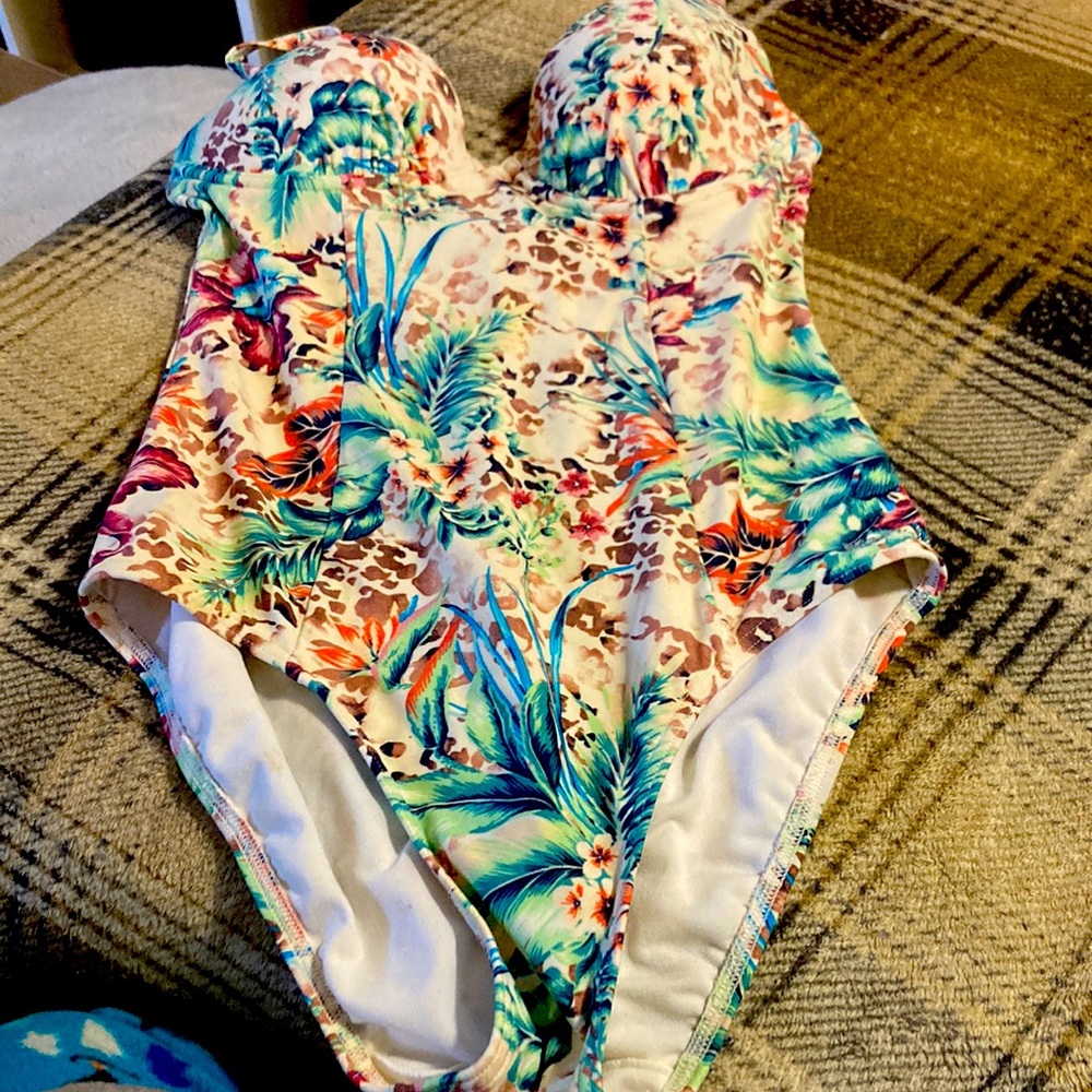 Kulu tropical patterned, one piece bathing suit